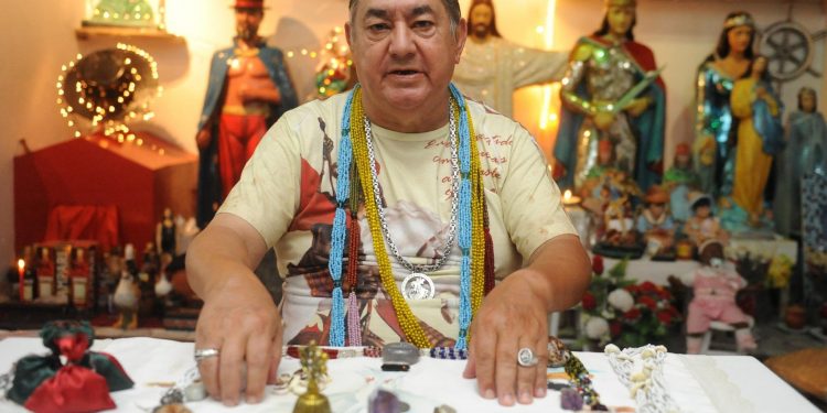 Pai Danilo de Oxalá, ex-presidente de escola de samba e conhecido por previsões sobre futebol, morre aos 75 anos